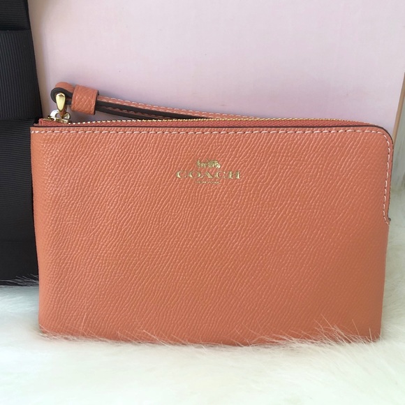 Coach NWT Peach Wristlet - Picture 4 of 7